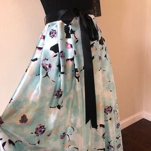 Brand New- Size 4 Betsy Adam box pleated gown